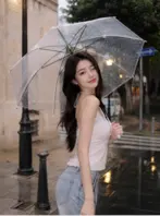 Dáng chụp với ô mưa